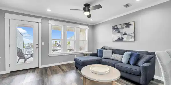 Image 3: Living Area