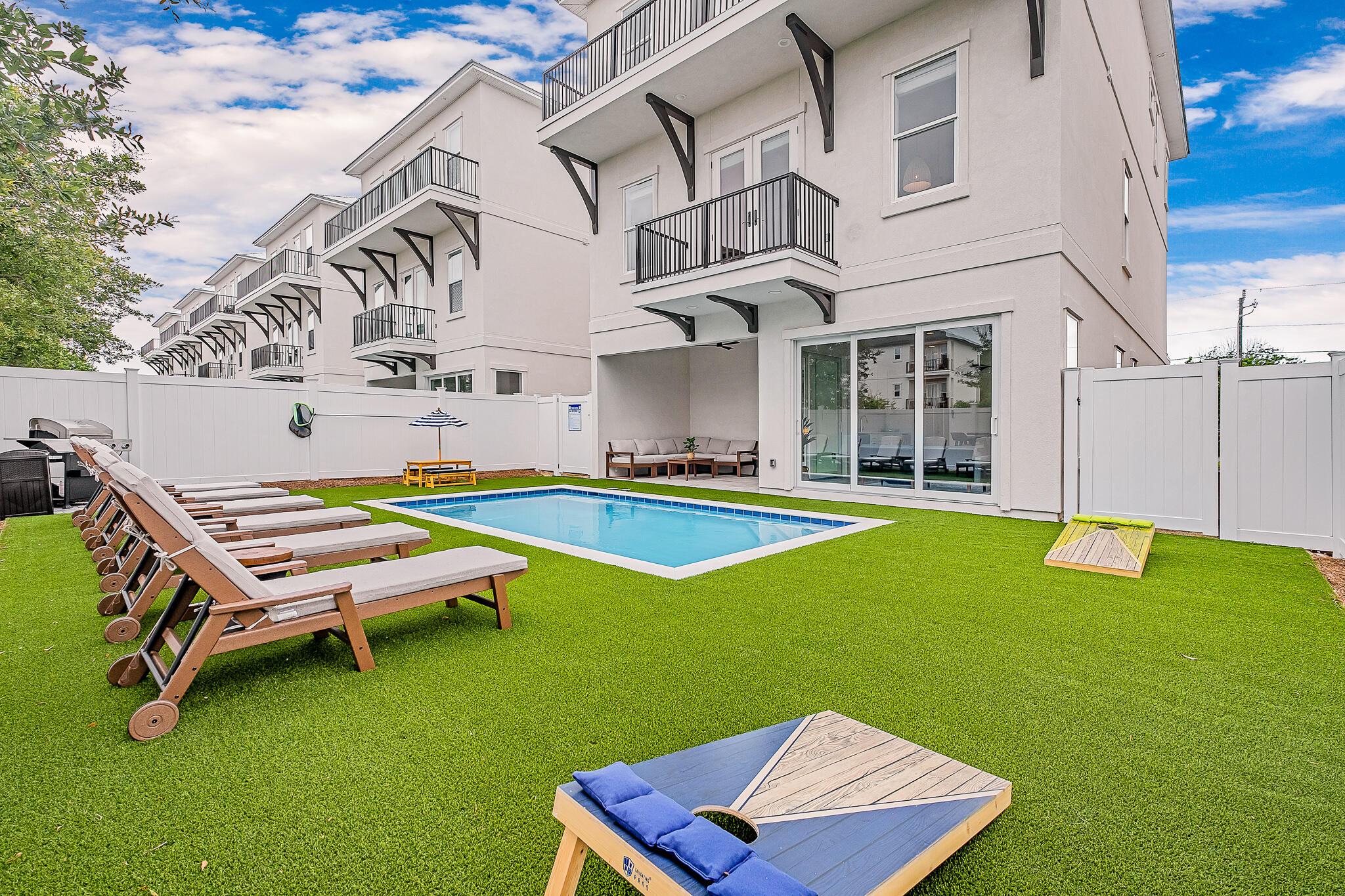 Image 3: Private Enclave Courtyard