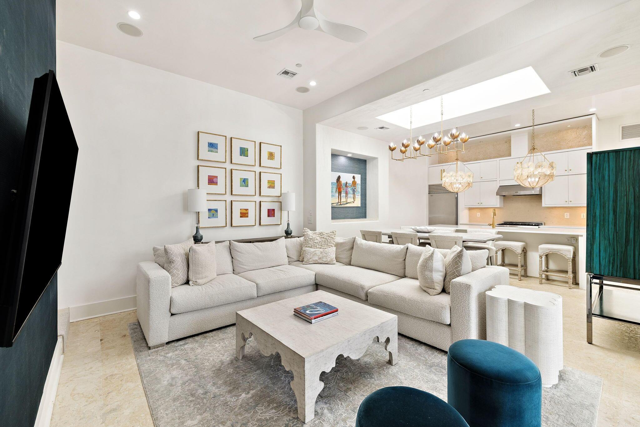 Image 2: 86 N Charles