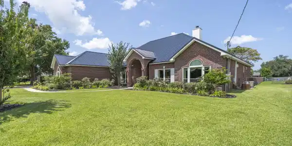 2837 Longleaf Road