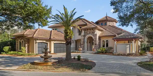 437 Admiral Court