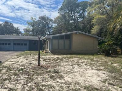 320 NW Lake Drive
