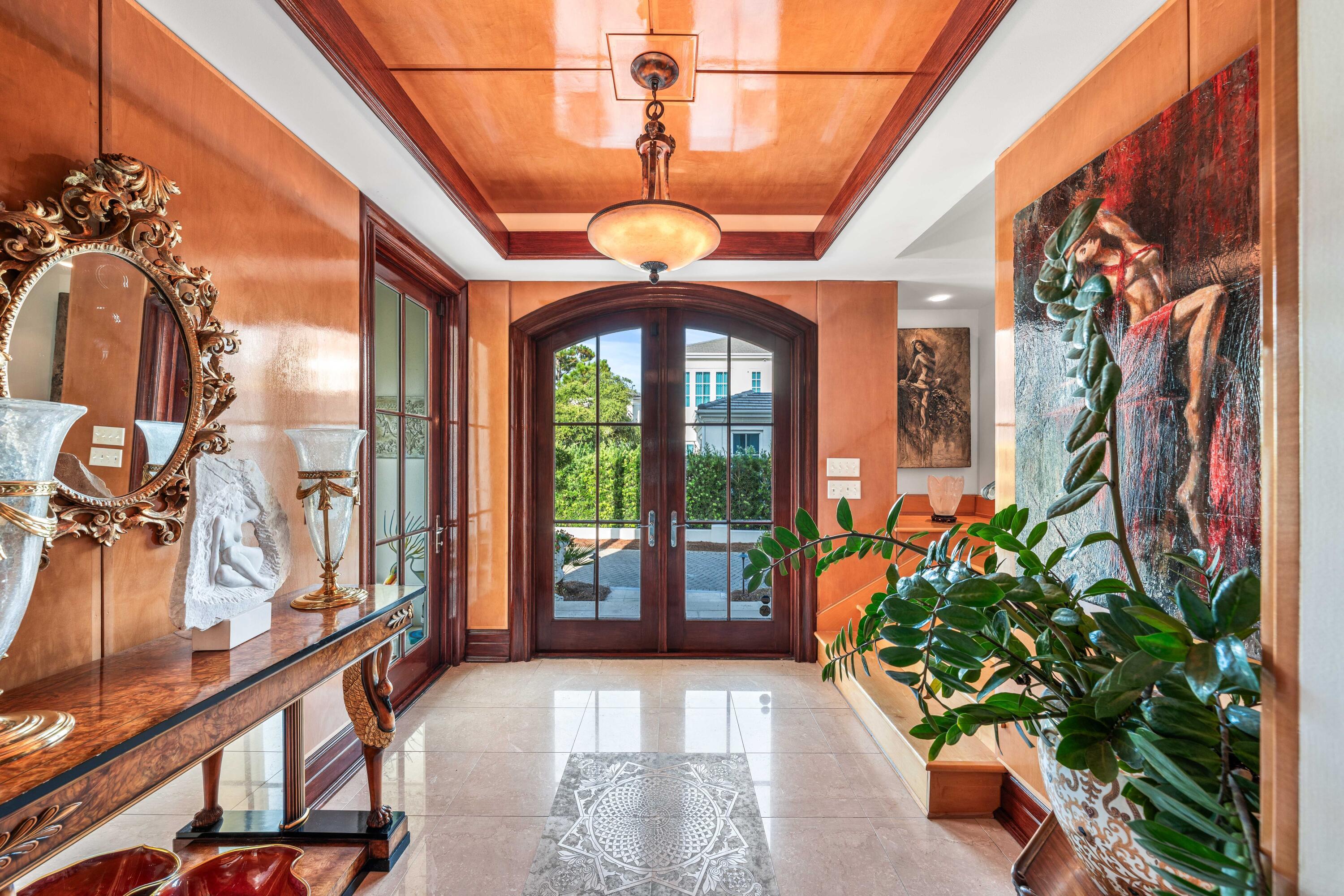 Image 3: 30 Jasmine Circle entry/foyer