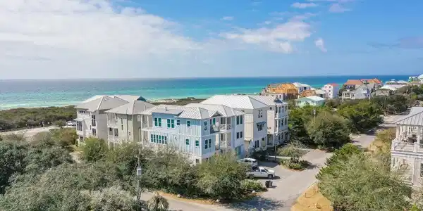 Image 3: Views 40ft