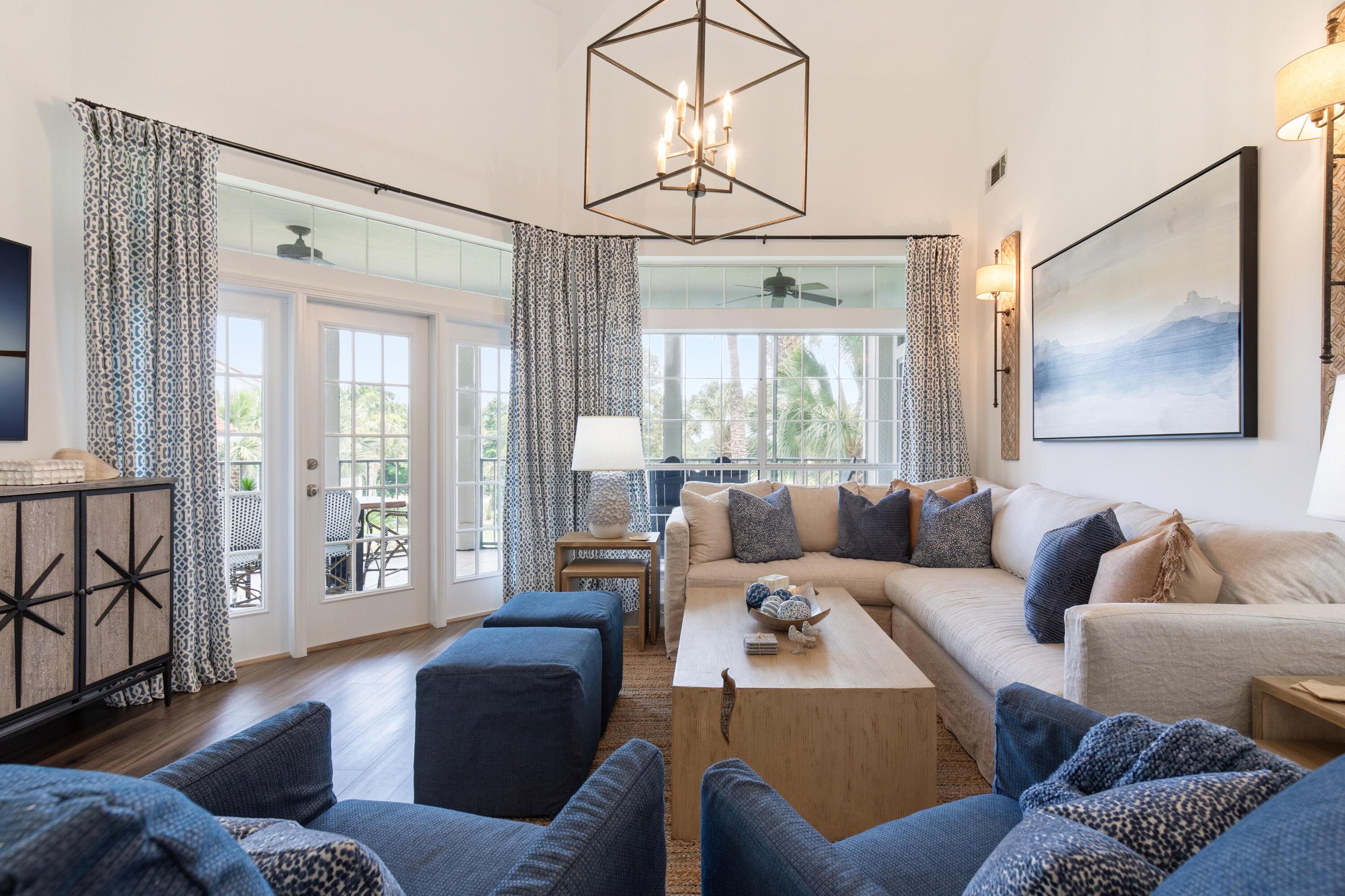 Image 1: Large Living Area