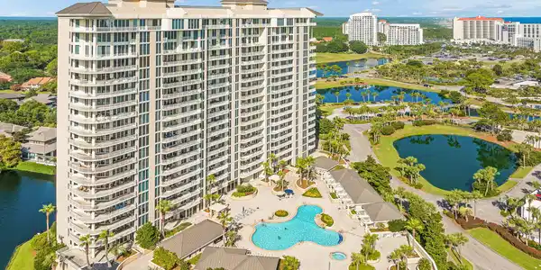 Image 3: One Beach Club Complex