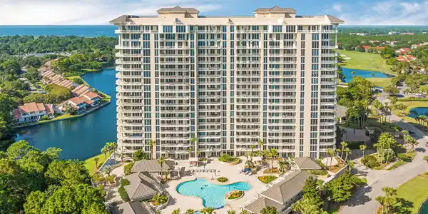 Image 4: One Beach Club Complex