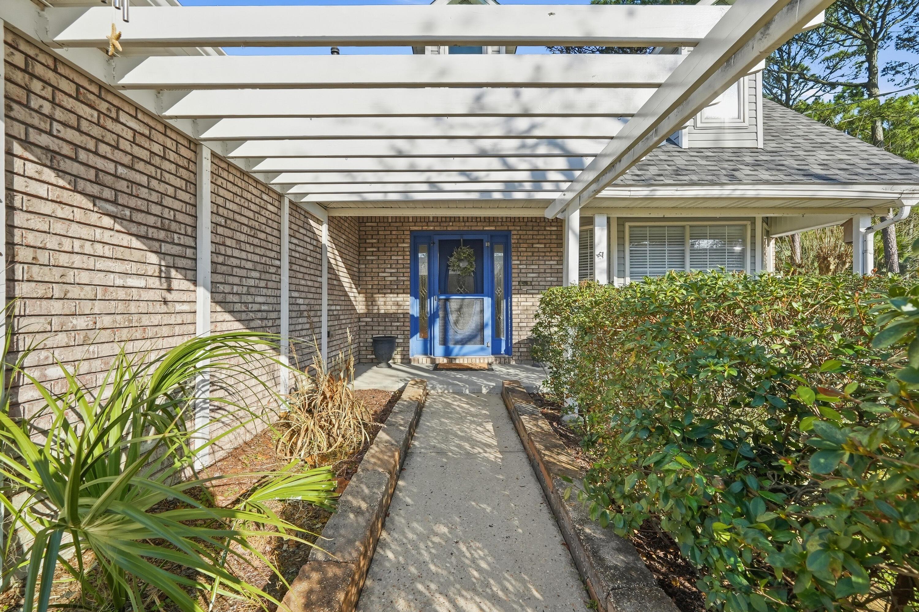Image 4: Front Entrance