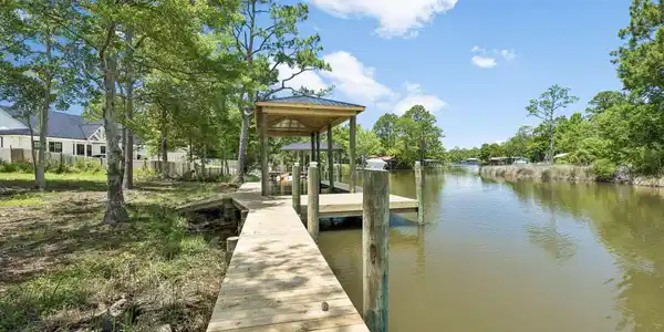 92 Waterside Lane