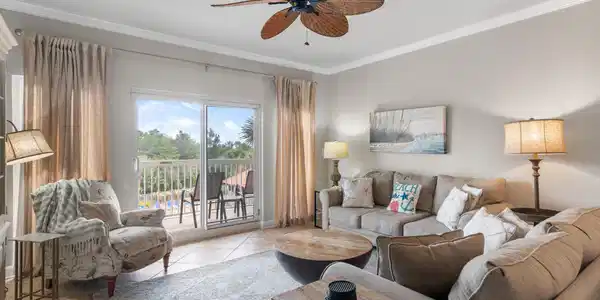 Image 4: Living Room