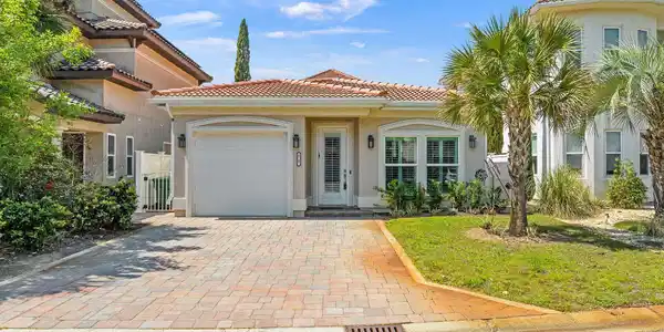 Image 4: Great Curb Appeal