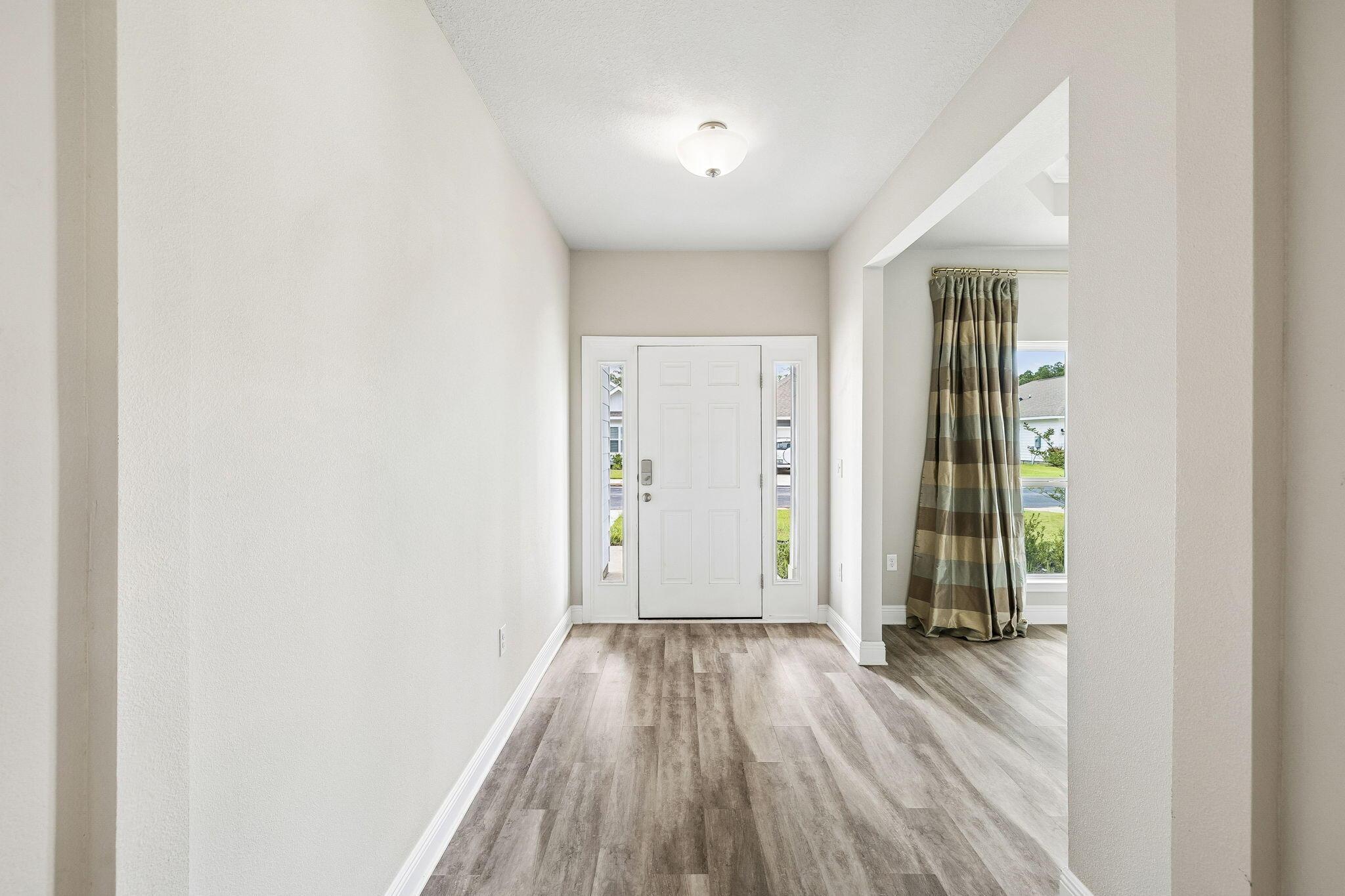 Image 4: Entry hall off front room