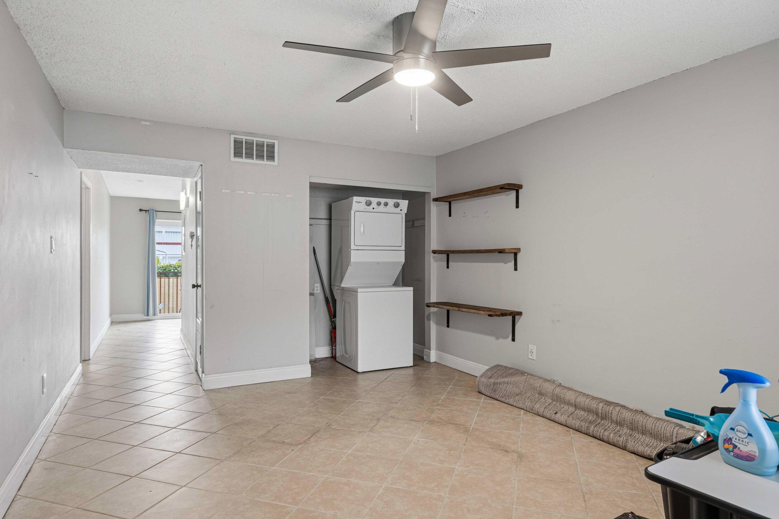 Image 3: Living Room