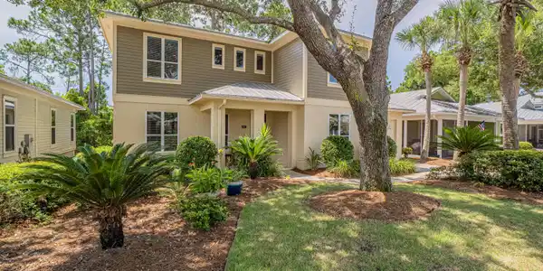Image 2: 2021 Pine Island Circle-3