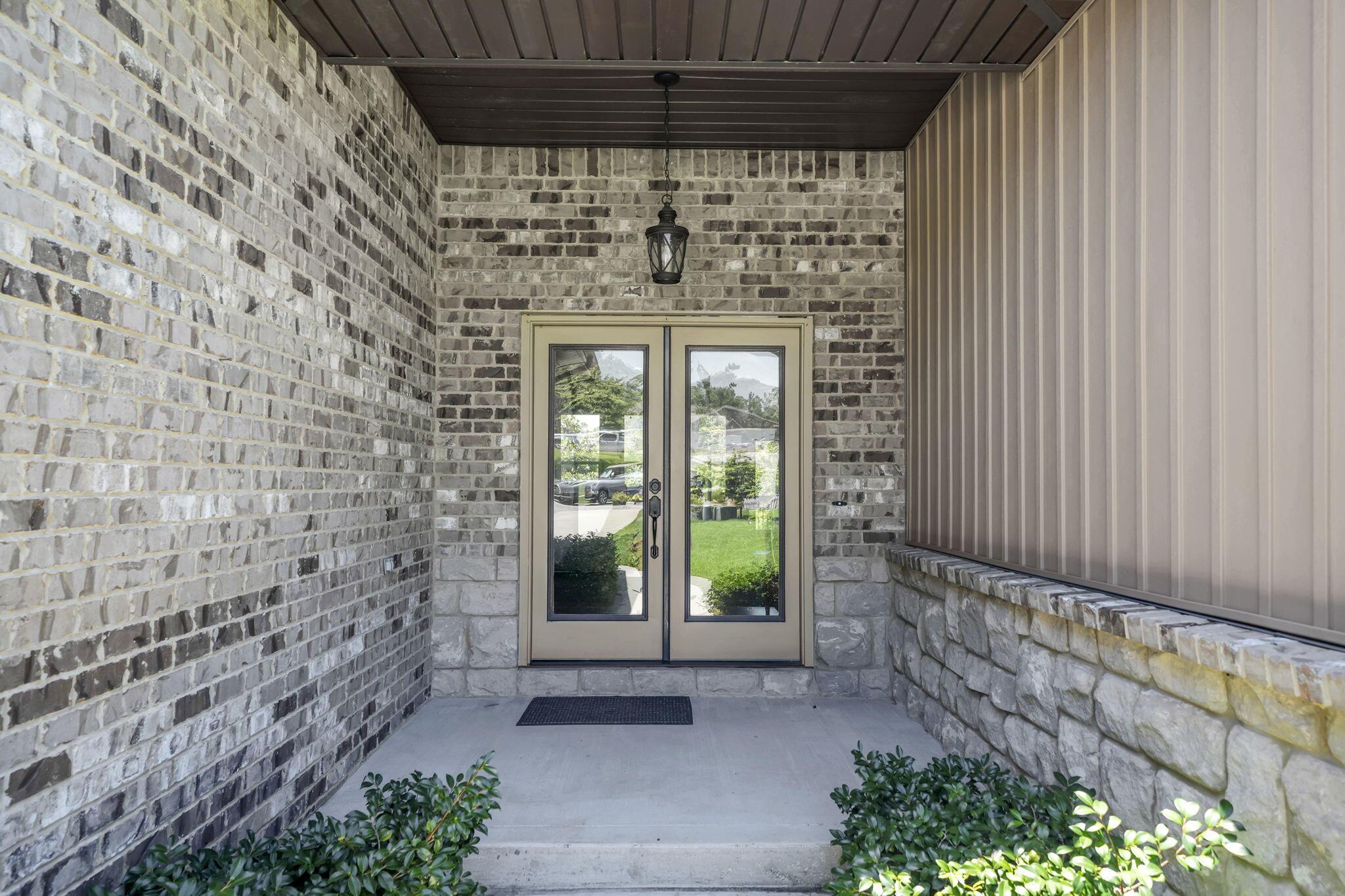 Image 4: 233 Gracie Lane