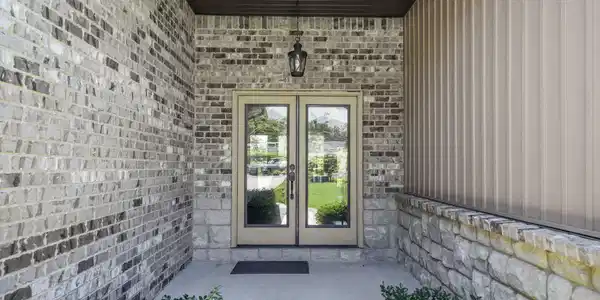 Image 4: 233 Gracie Lane