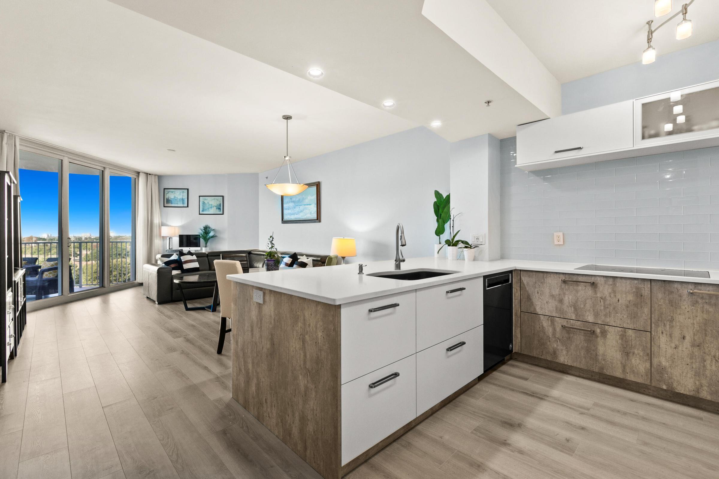Image 2: Kitchen Living 2712