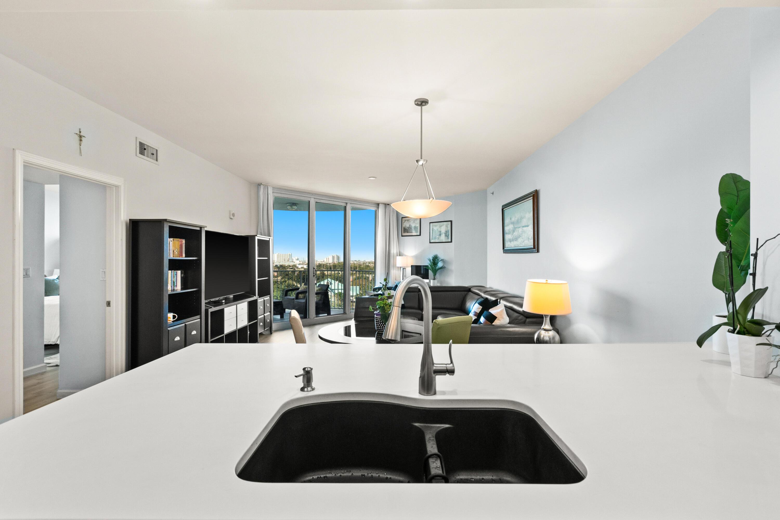Image 3: Kitchen Countertop Living 2712