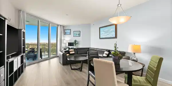 Image 4: Living Area 2712