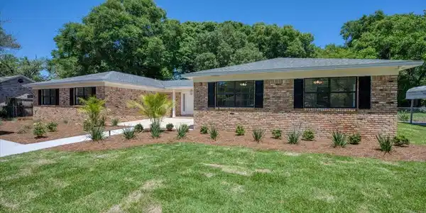 1467 Live Oak Street