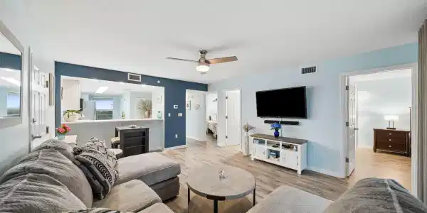 895 Santa Rosa Boulevard