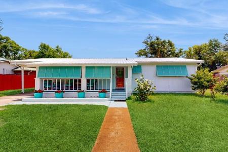 43 NW Marilyn Avenue