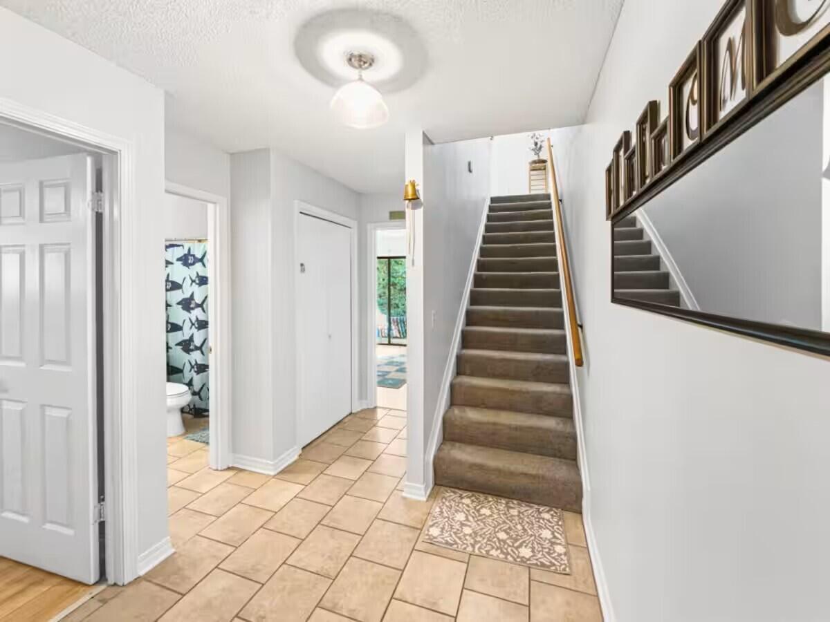 Image 4: Unit 116 Entrance.Foyer