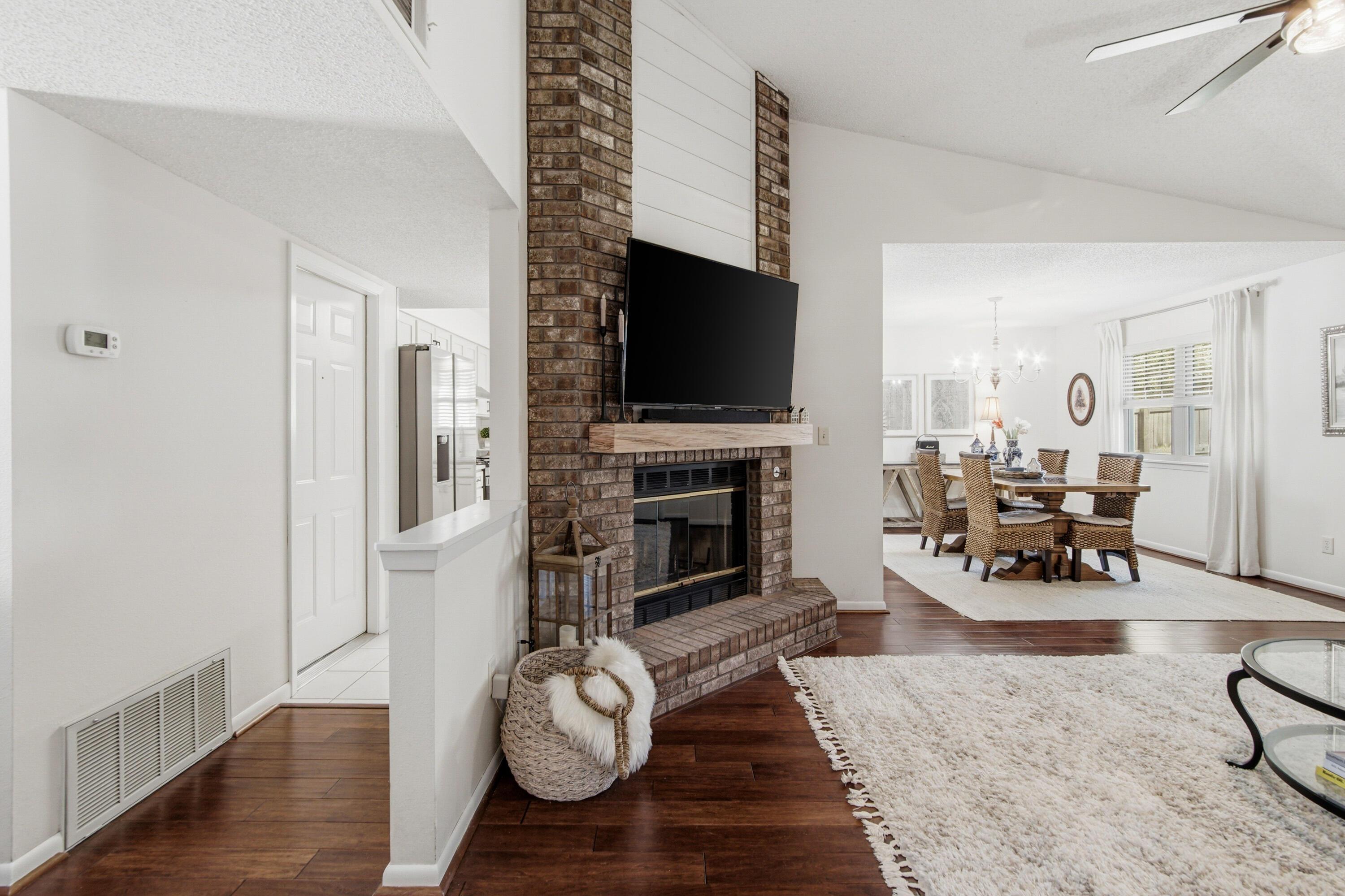 Image 3: 3793 Peachtree Way
