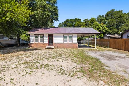4 SE Elm Avenue