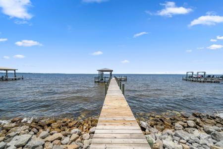 128 Dolphin Point Road