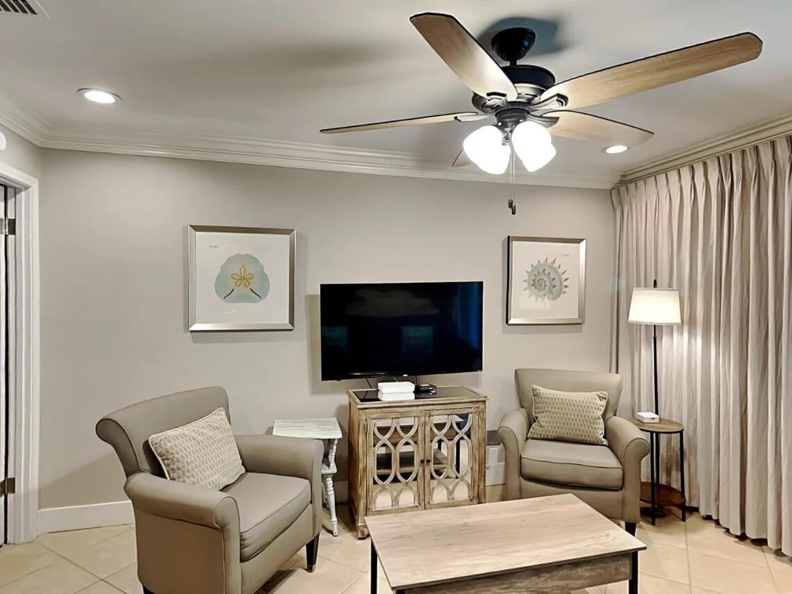 Image 3: Living Area (1)