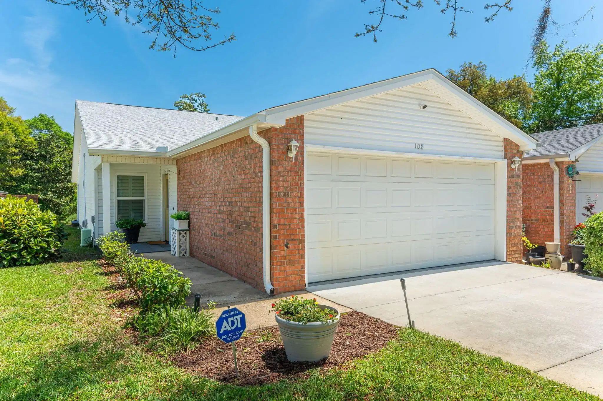Image 1: 3-web-or-mls-108-andalusia-st