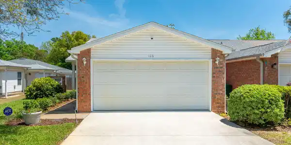 Image 2: 1-web-or-mls-108-andalusia-st