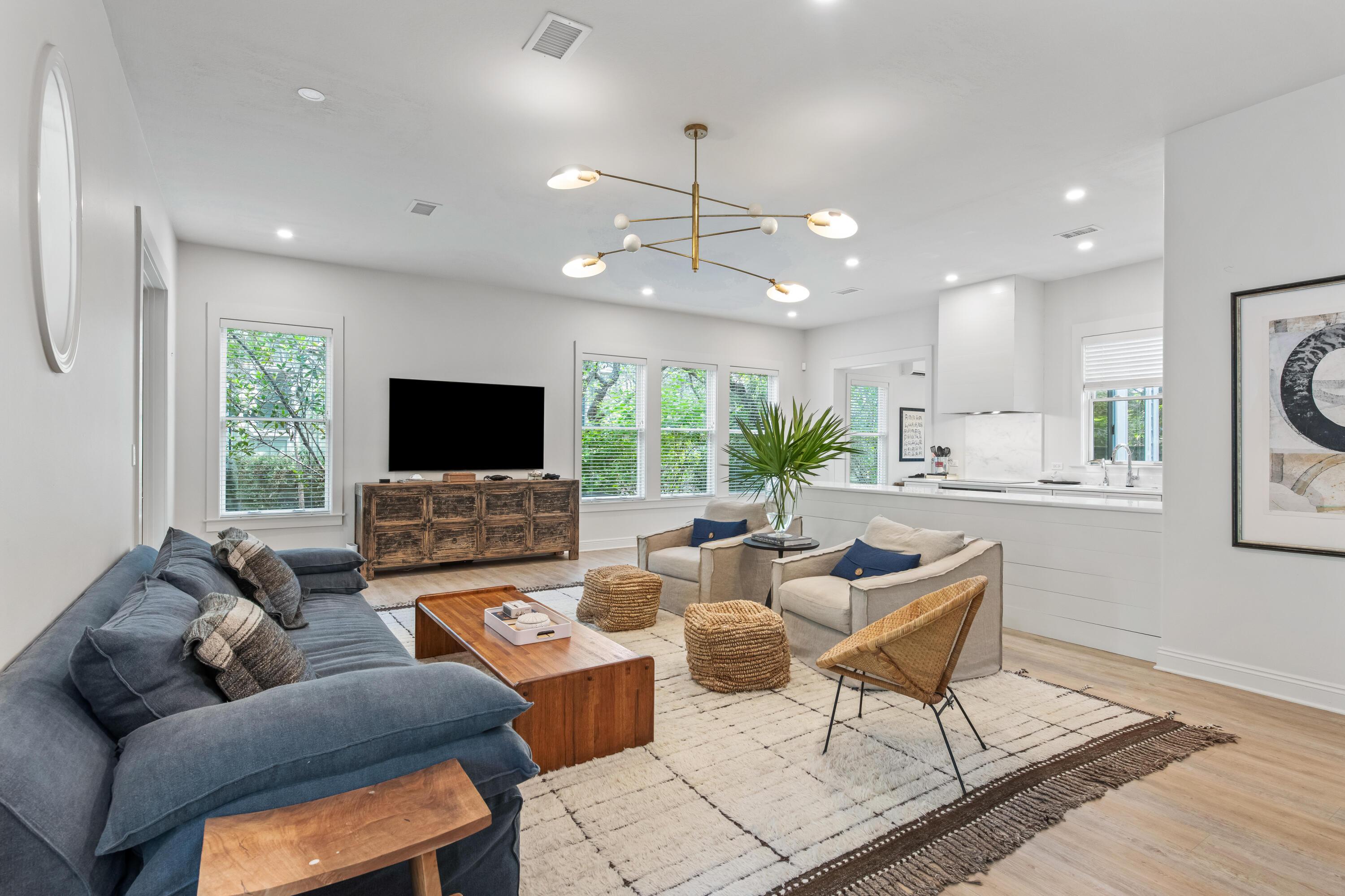 Image 3: Living Room