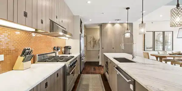 Image 3: Array_78NBarrettSquare#6-33