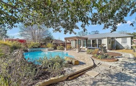 9435 E River Drive