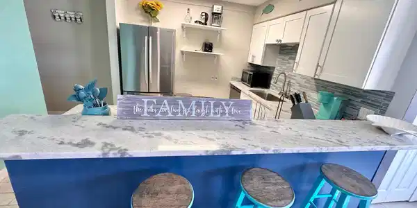 Image 4: breakfast bar