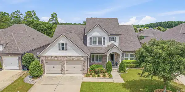 Image 2: Beautiful Curb Appeal