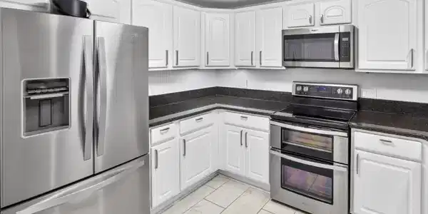 Image 4: Kitchen