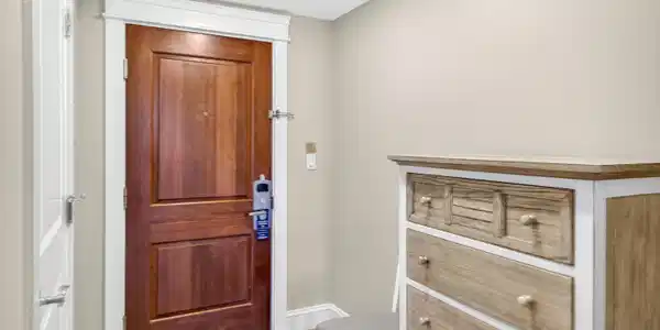 Image 4: Entry