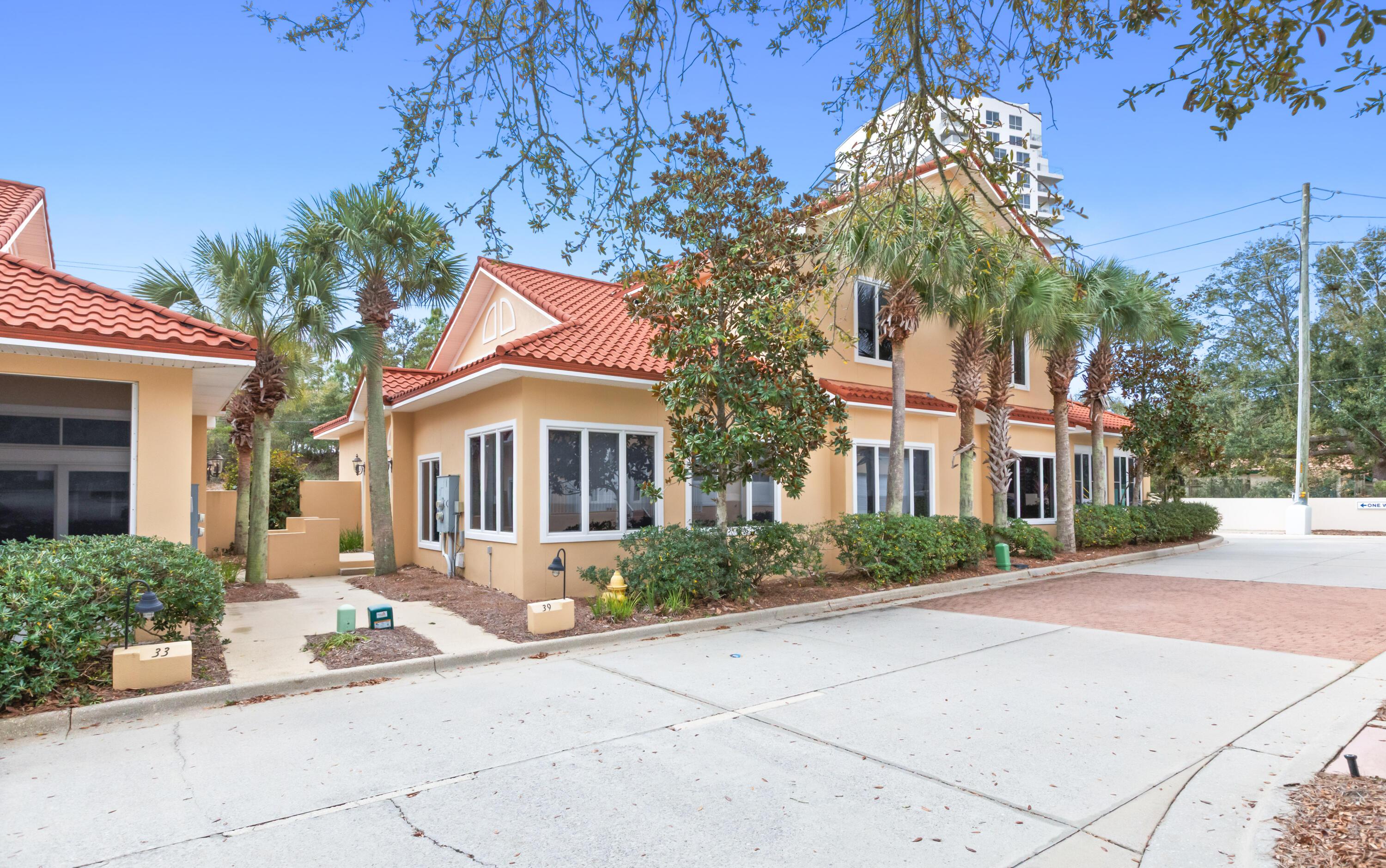 Image 2: 39 Captiva Cir Web Size-1