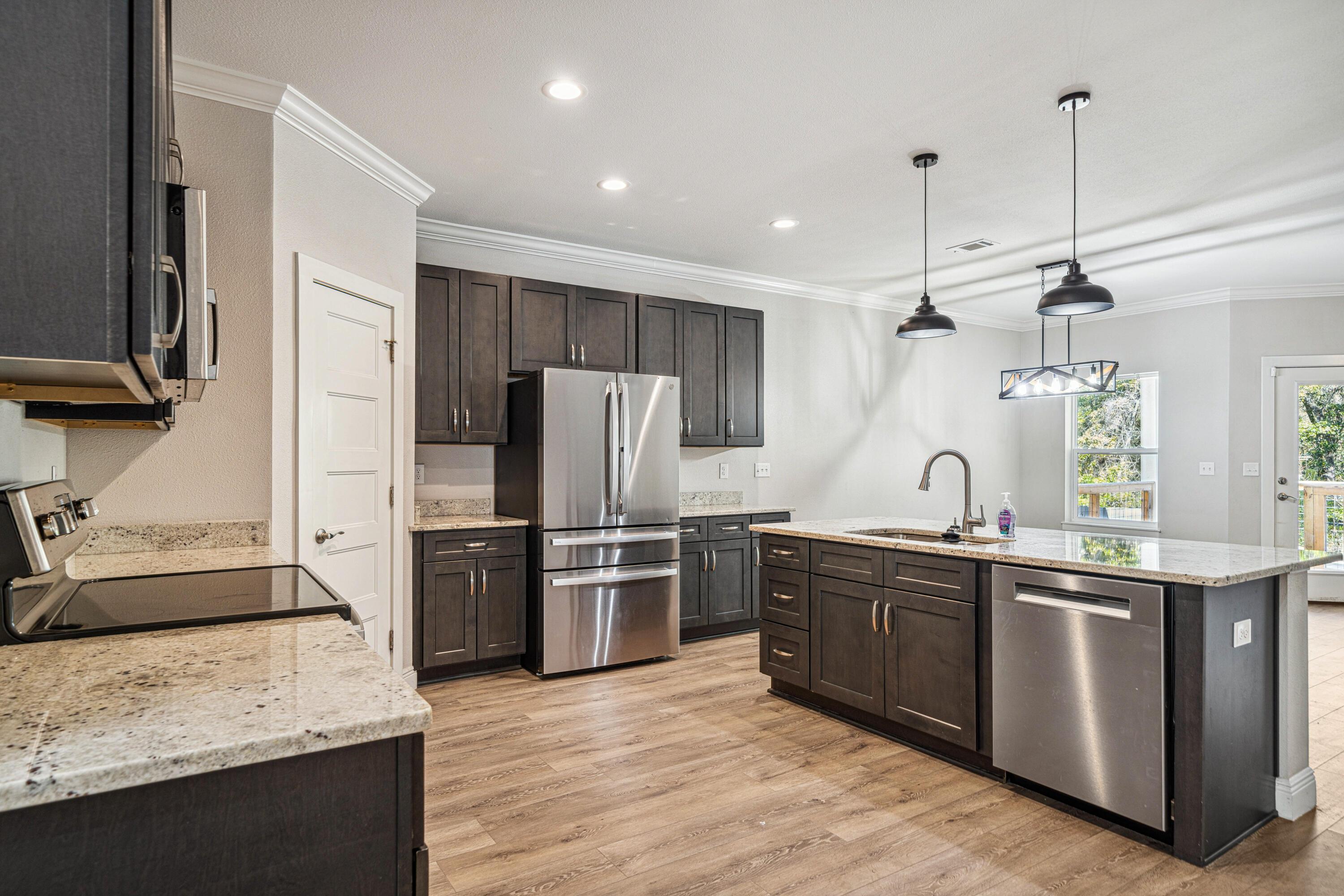 Image 4: Kitchen