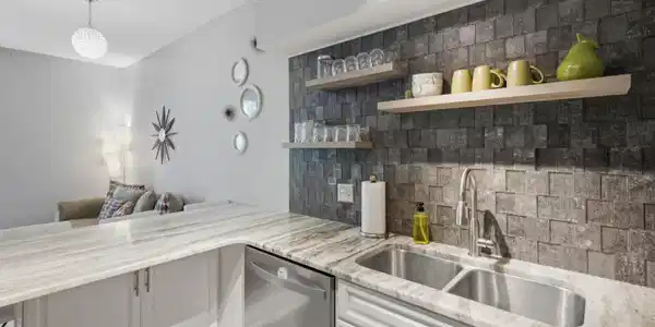 Image 4: Kitchen