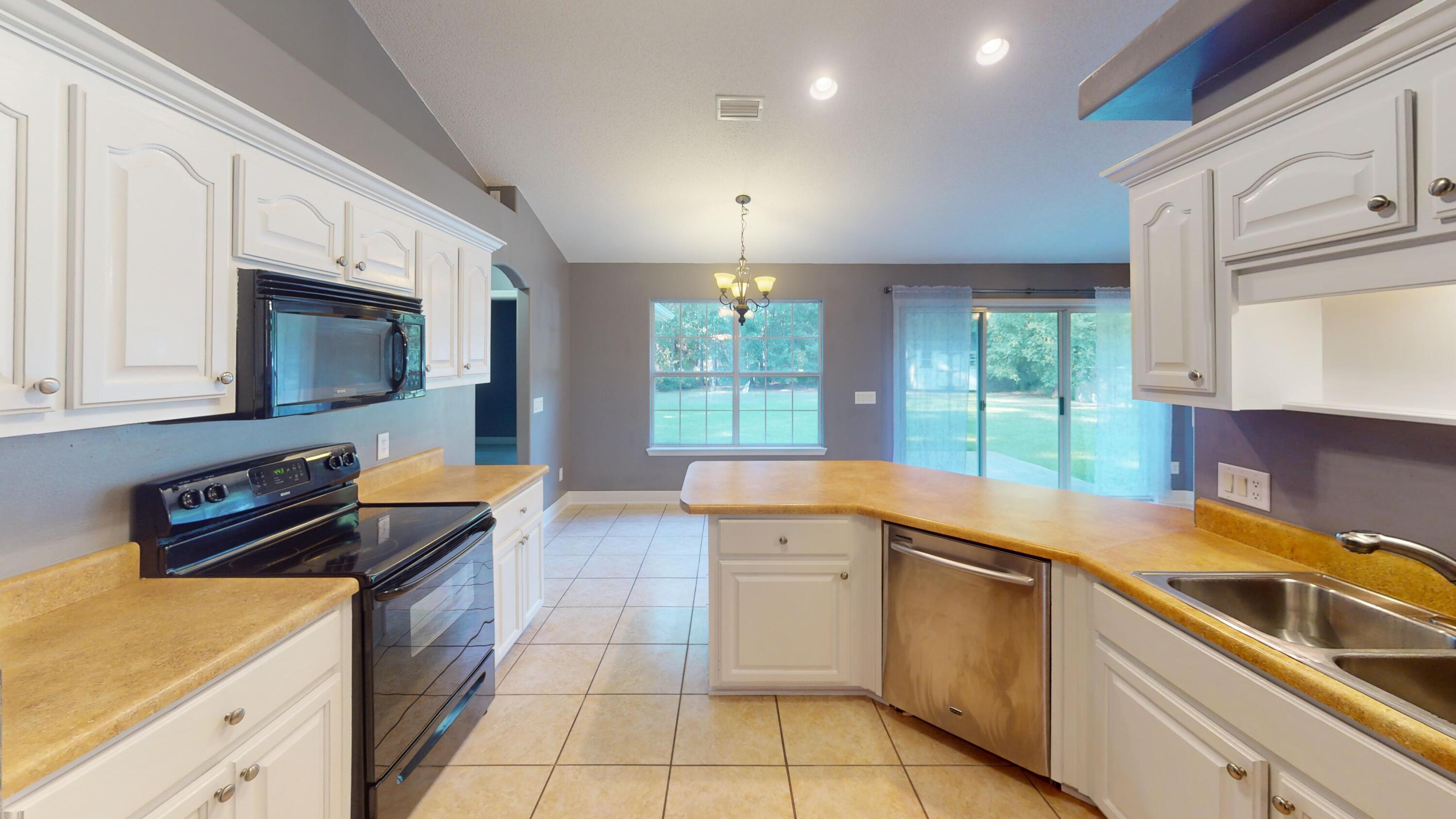 Image 2: Kitchen