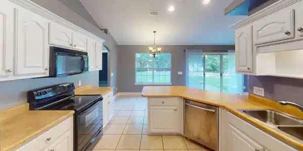 Image 2: Kitchen