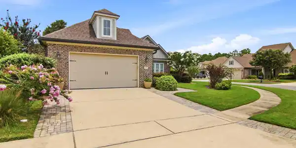 Image 4: 54-002_F8_183 Meadow Lake Dr