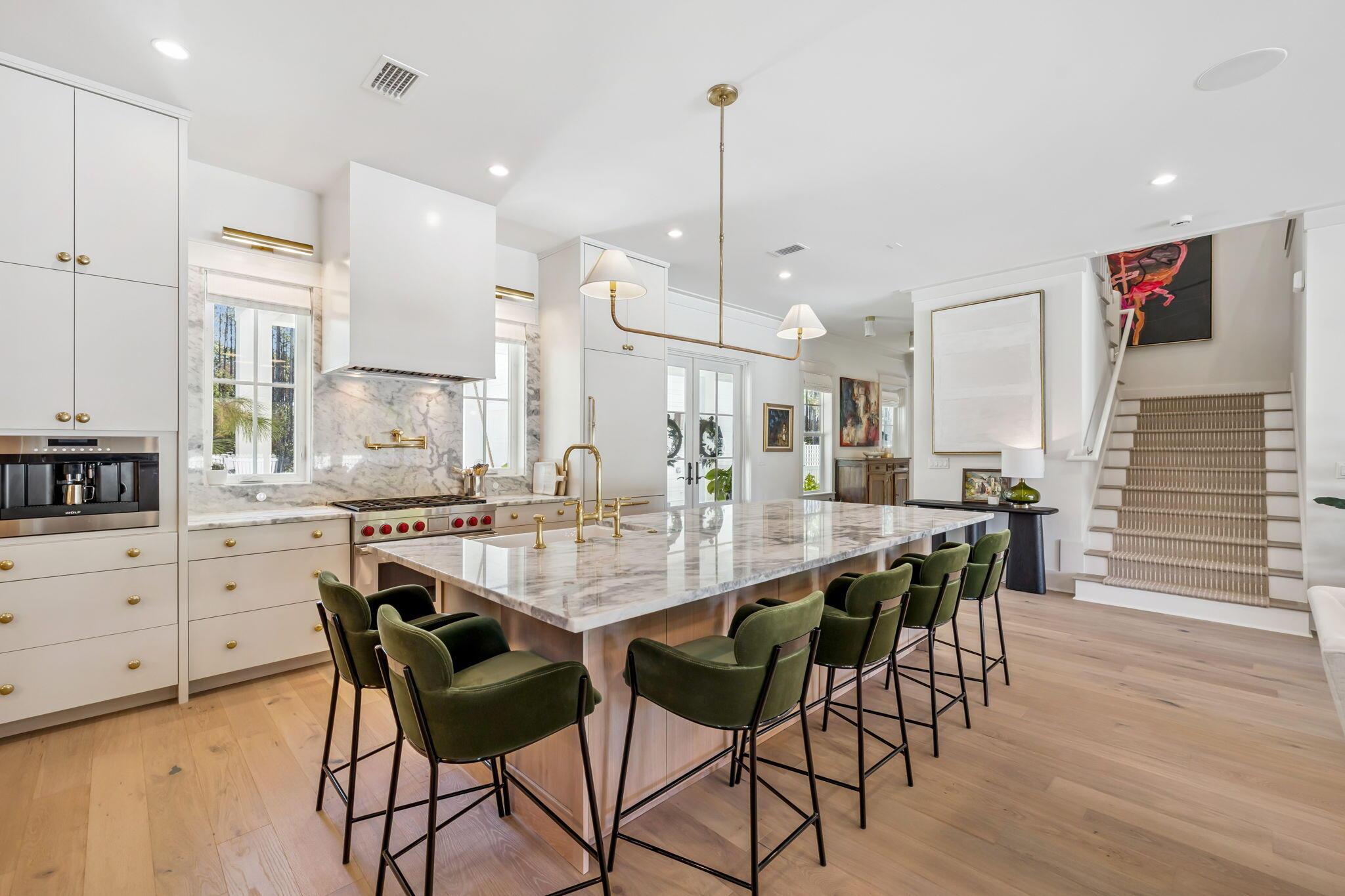 Image 4: Kitchen