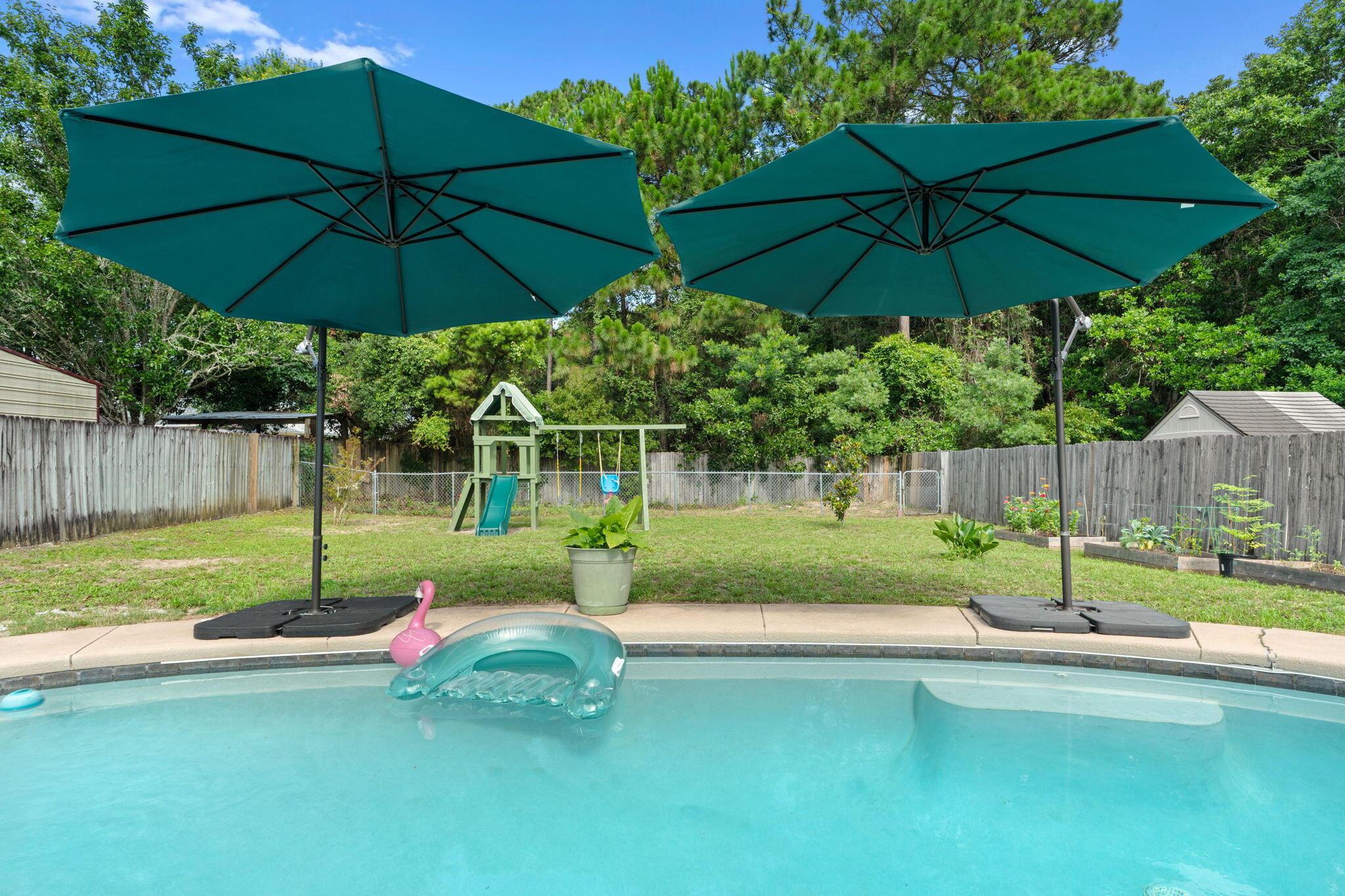 Image 2: Pool Unbrellas - 623 Parish Blvd