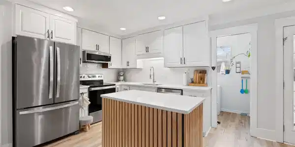Image 3: 21-web-or-mls-FDP05336