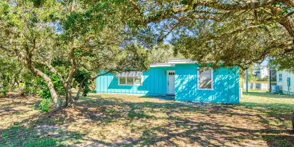 211 Lakeview Drive